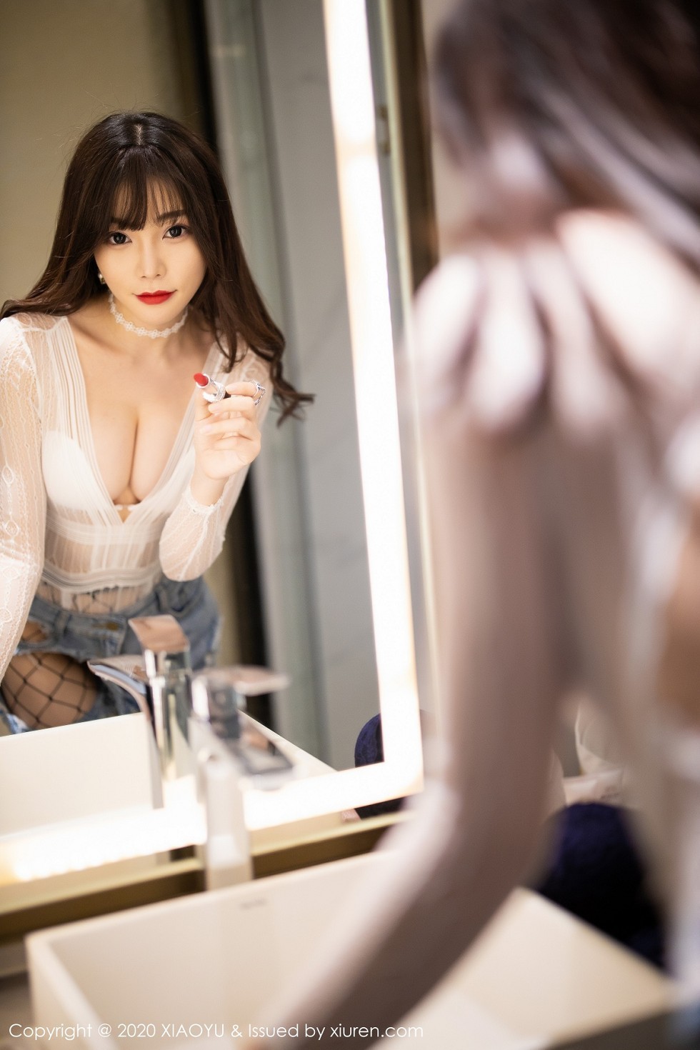 [XiaoYu画语界]Vol.329_女神芝芝Booty私房脱牛仔短裤黑丝渔网秀翘臀极致诱惑写真74P