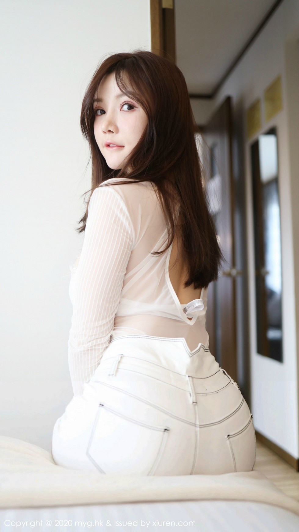 [MyGirl美媛馆]Vol.428_女神糯美子Mini日本旅拍私房牛仔裤半脱露翘臀诱惑写真115P