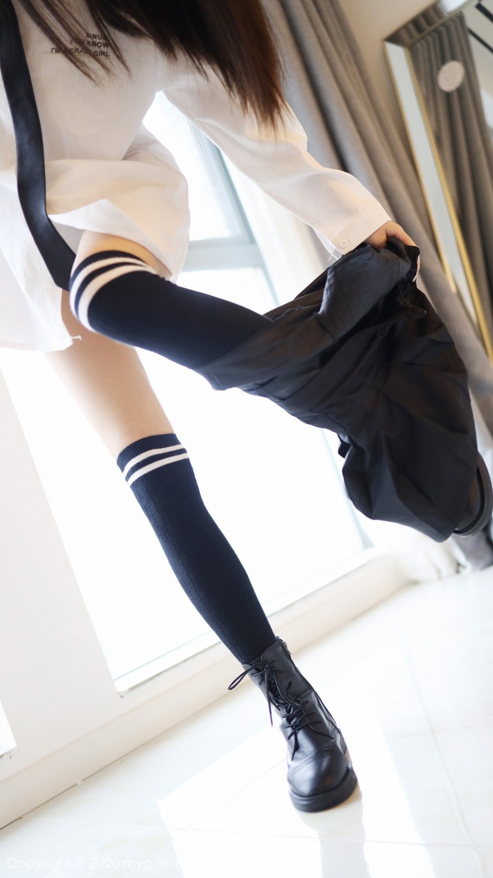 [MyGirl美媛馆]Vol.439_嫩模Laura张小妮私房经典JK制服全脱露火辣身材诱惑写真61P