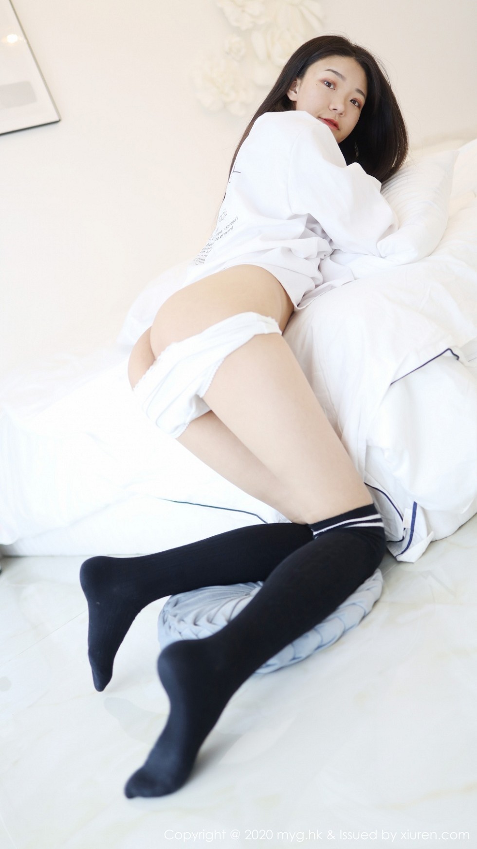 [MyGirl美媛馆]Vol.439_嫩模Laura张小妮私房经典JK制服全脱露火辣身材诱惑写真61P