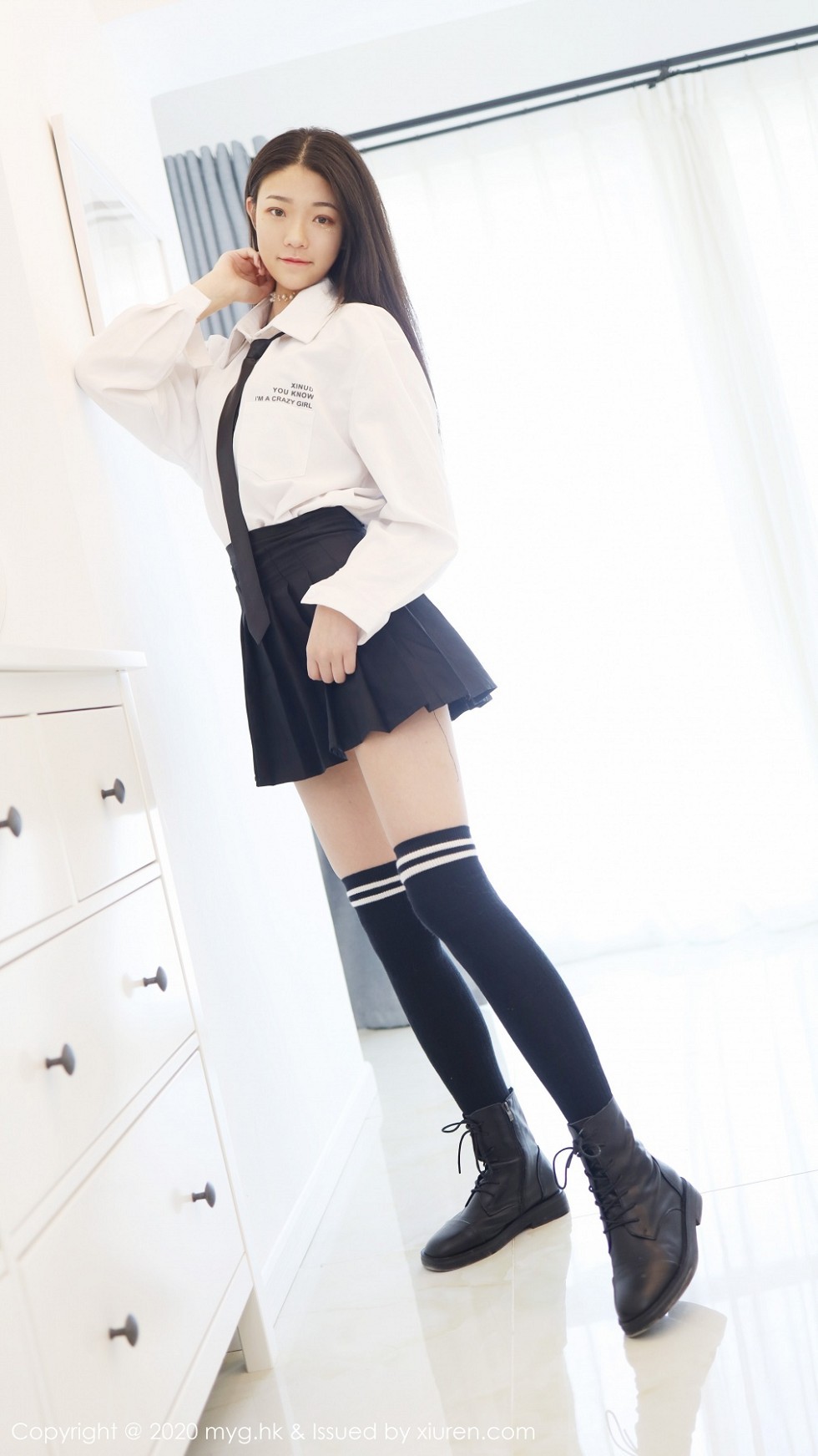 [MyGirl美媛馆]Vol.439_嫩模Laura张小妮私房经典JK制服全脱露火辣身材诱惑写真61P