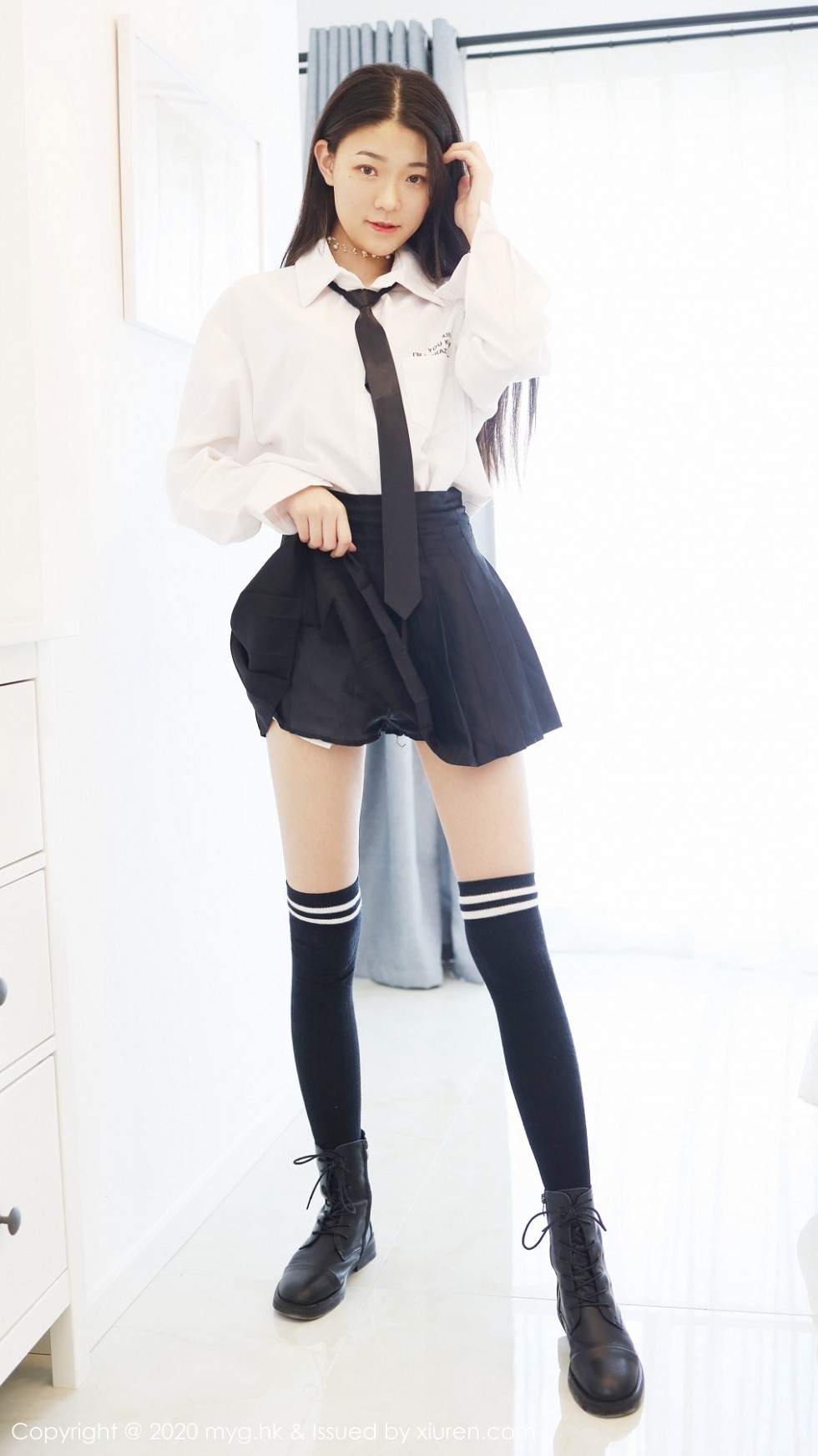 [MyGirl美媛馆]Vol.439_嫩模Laura张小妮私房经典JK制服全脱露火辣身材诱惑写真61P