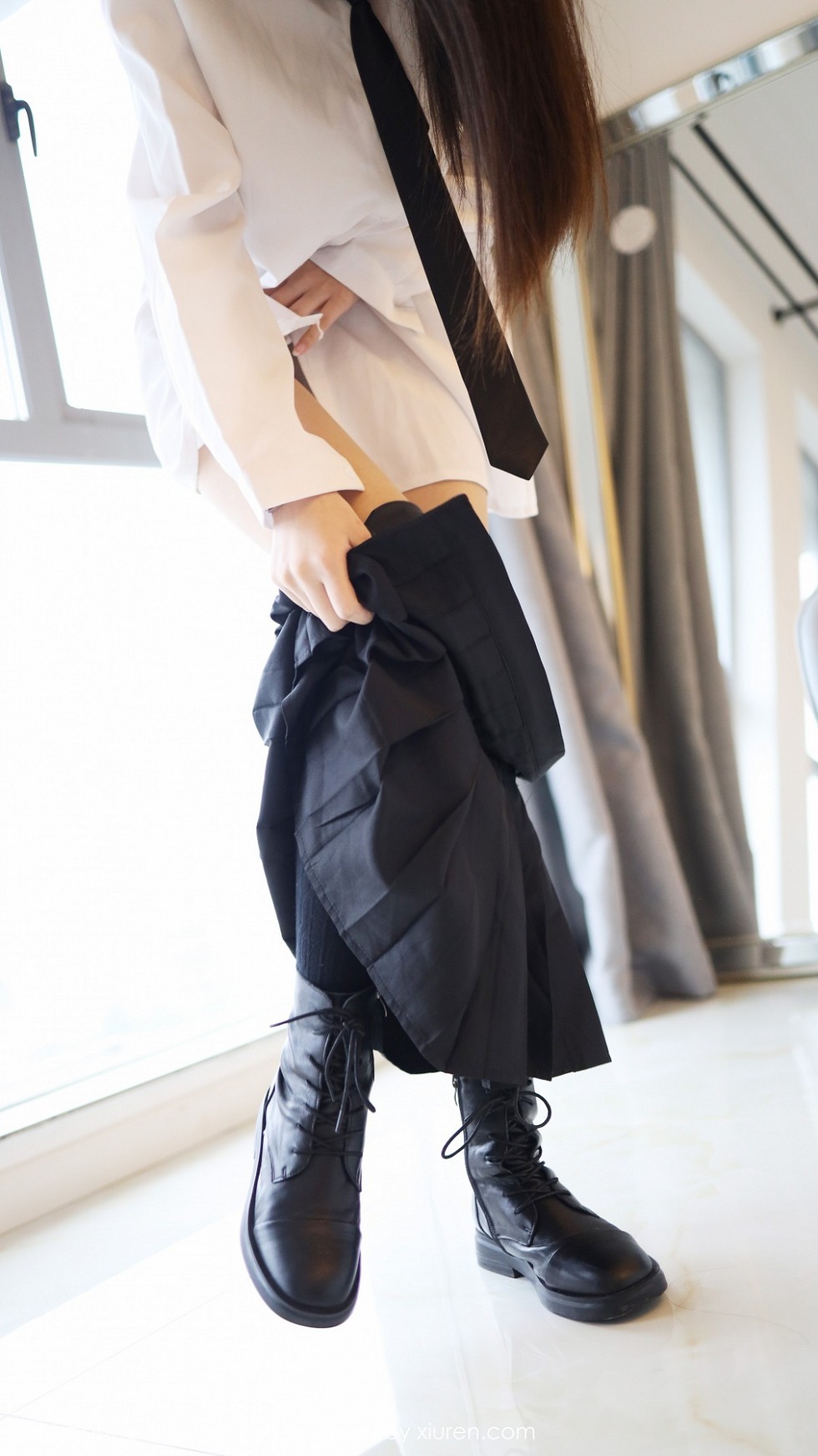 [MyGirl美媛馆]Vol.439_嫩模Laura张小妮私房经典JK制服全脱露火辣身材诱惑写真61P