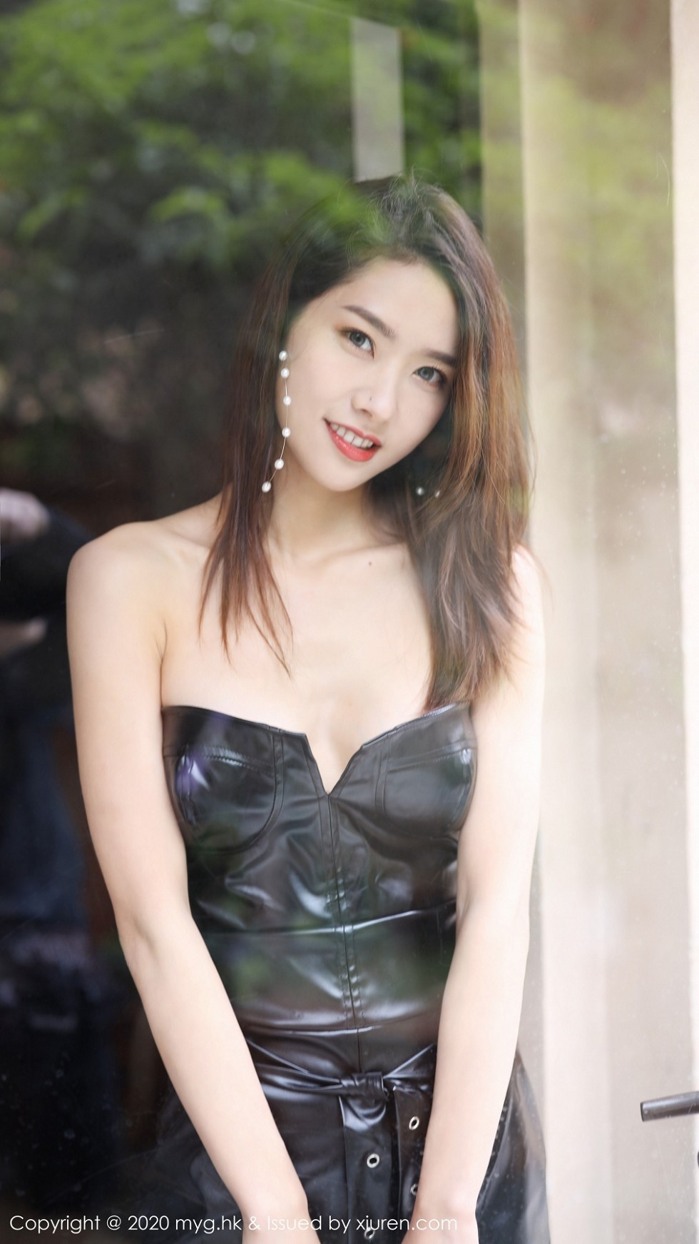 [MyGirl美媛馆]Vol.444_嫩模方子萱大理旅拍私房黑色皮质连身裙配黑丝极致魅惑写真104P