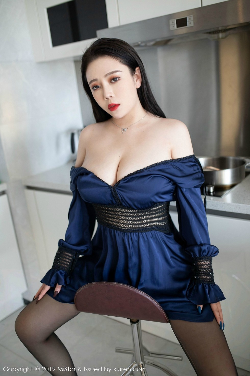 [MiStar魅妍社]Vol.313_嫩模Miki兔心愿旅拍私房典雅长裙配魅惑黑丝撩人诱惑写真40P