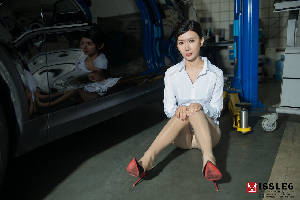 [MissLeg蜜丝]NO.V005_嫩模赵智妍白衬衣黑短裙制服配闪亮肉丝裤袜秀完美身材写真27P