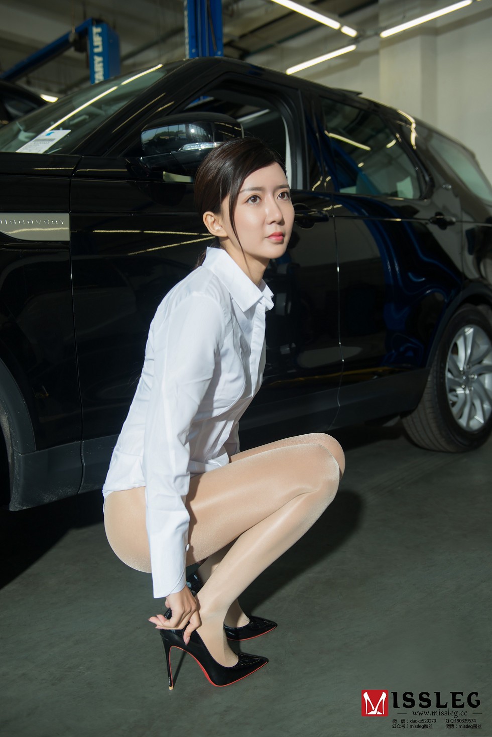 [MissLeg蜜丝]NO.V005_嫩模赵智妍白衬衣黑短裙制服配闪亮肉丝裤袜秀完美身材写真27P