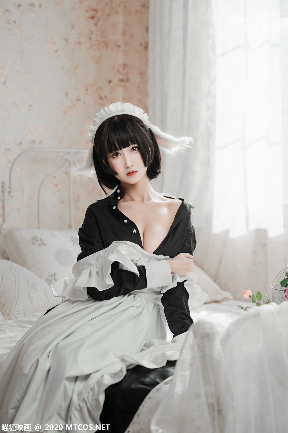 [喵糖映画]Vol.193_黑色兔耳女仆装美女私房撩裙露吊带黑色蕾丝袜秀翘臀诱惑写真24P