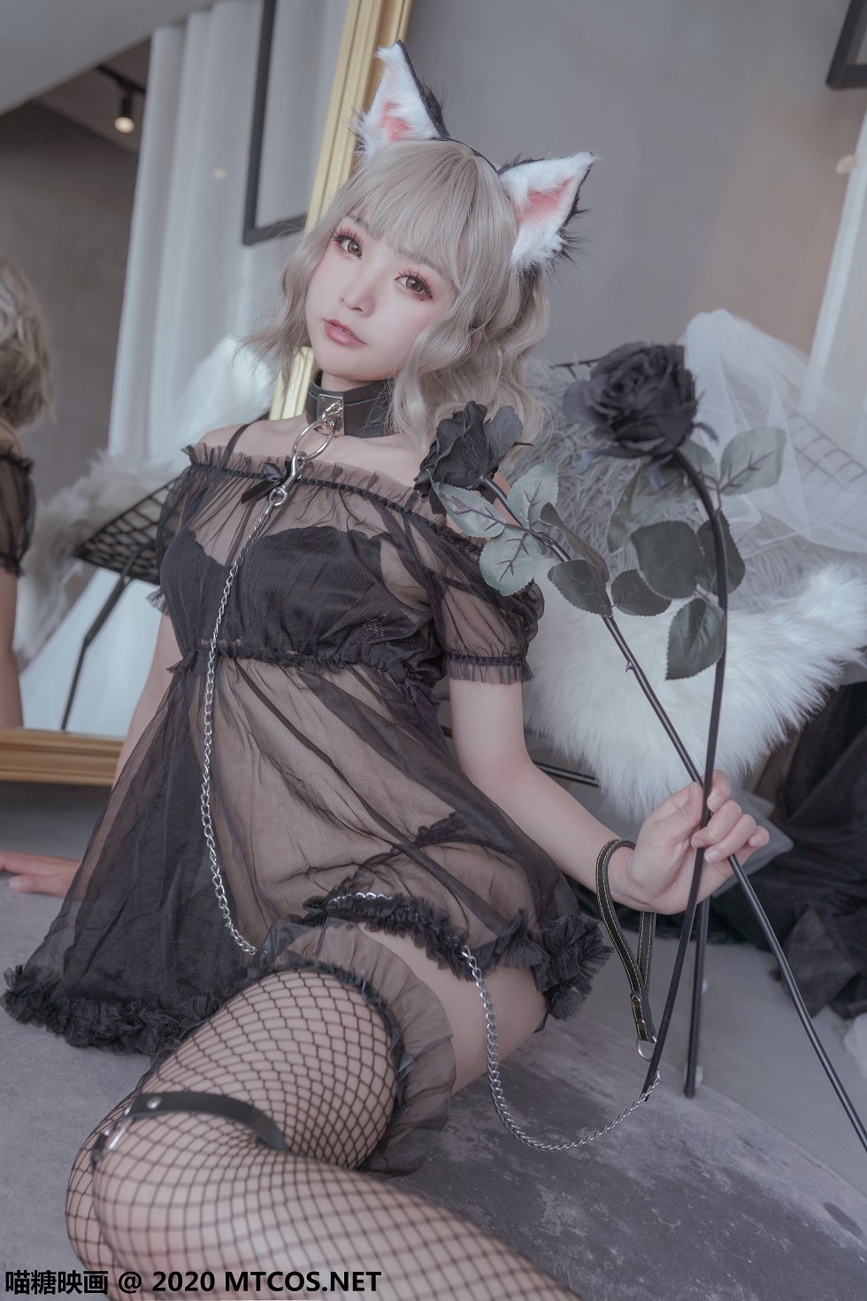 [喵糖映画]Vol.200_性感姐妹花私房透视黑猫装加白色透视兔女郎撩人诱惑写真25P