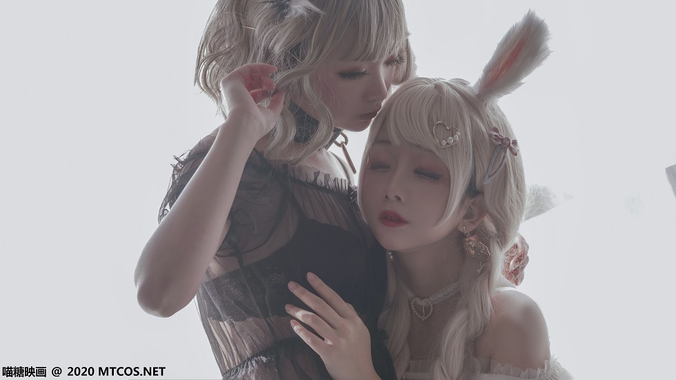 [喵糖映画]Vol.200_性感姐妹花私房透视黑猫装加白色透视兔女郎撩人诱惑写真25P