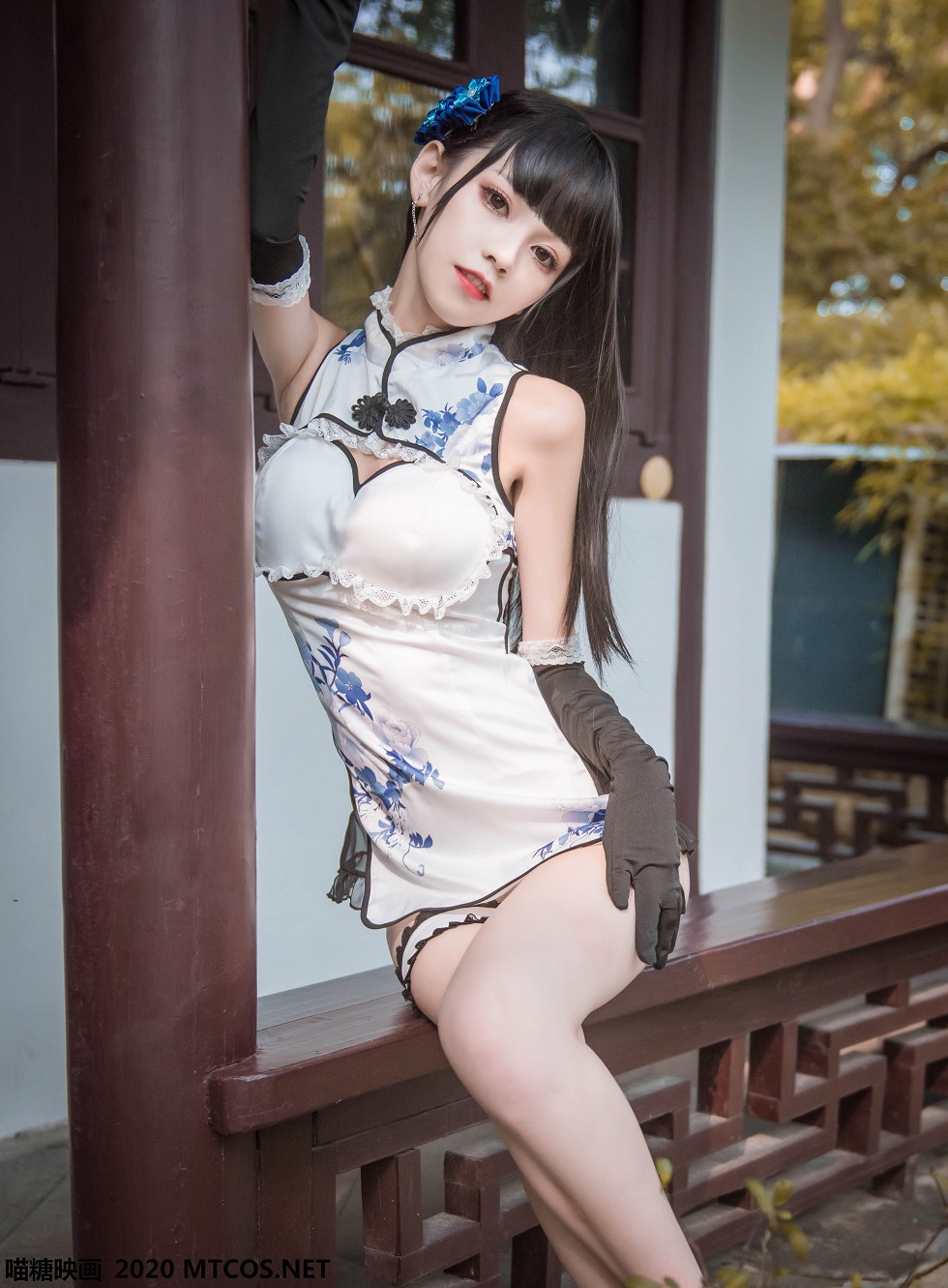 [喵糖映画]HML.012_瓶儿旗袍美女户外超短旗袍秀白嫩翘臀性感美腿诱惑写真25P