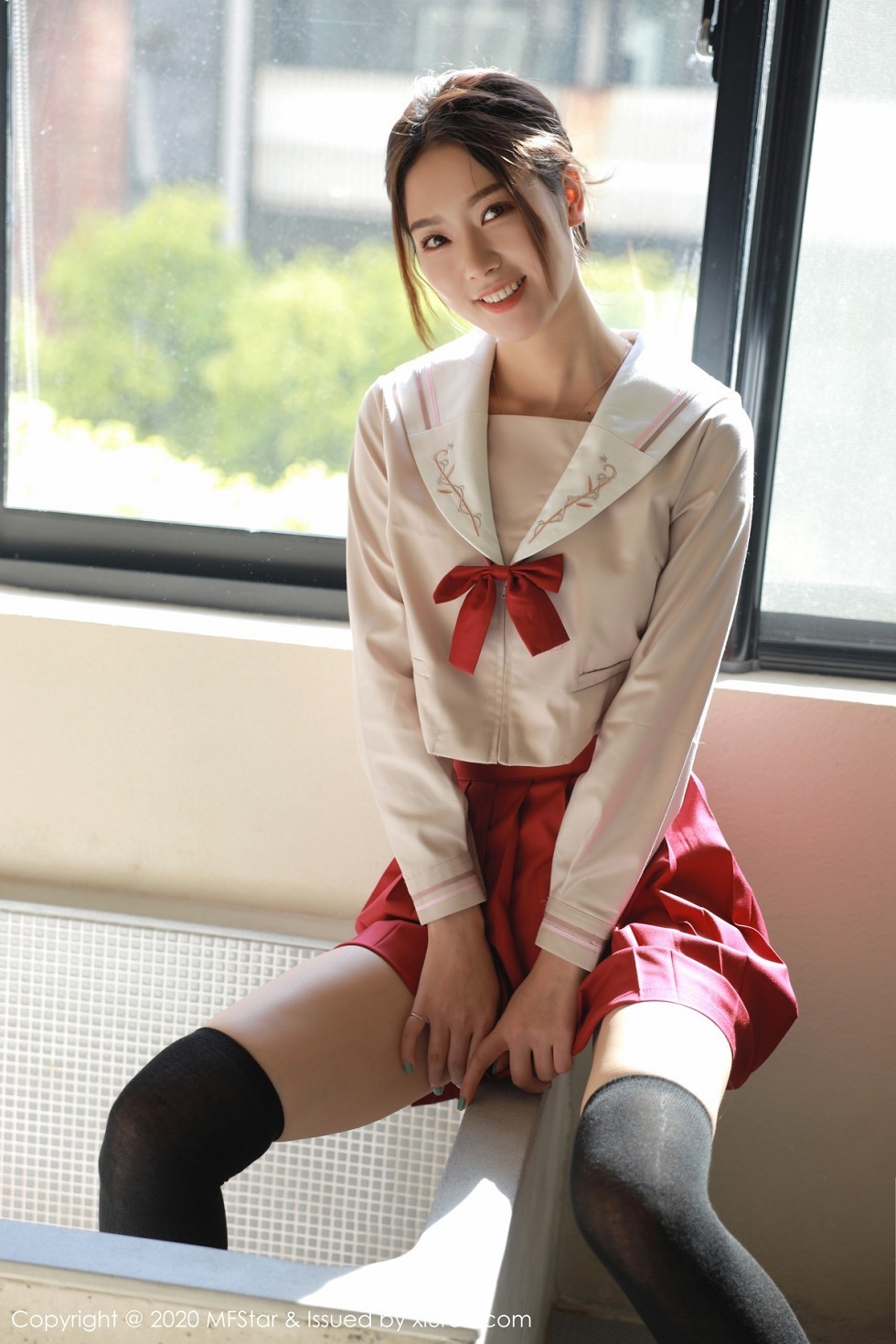 [MFStar模范学院]Vol.340_嫩模方子萱私房经典JK制服主题红短裙配黑丝袜性感写真61P