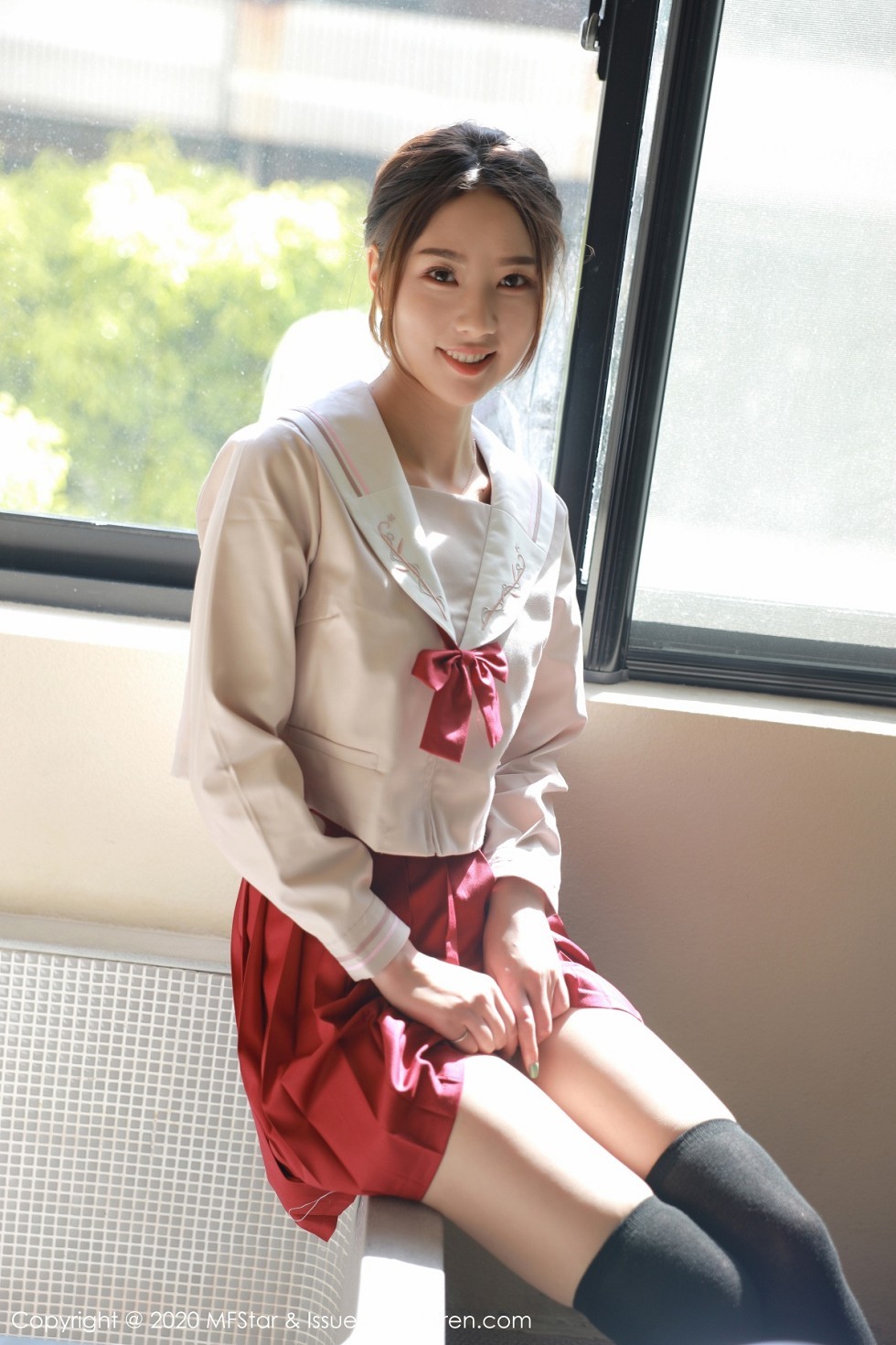 [MFStar模范学院]Vol.340_嫩模方子萱私房经典JK制服主题红短裙配黑丝袜性感写真61P