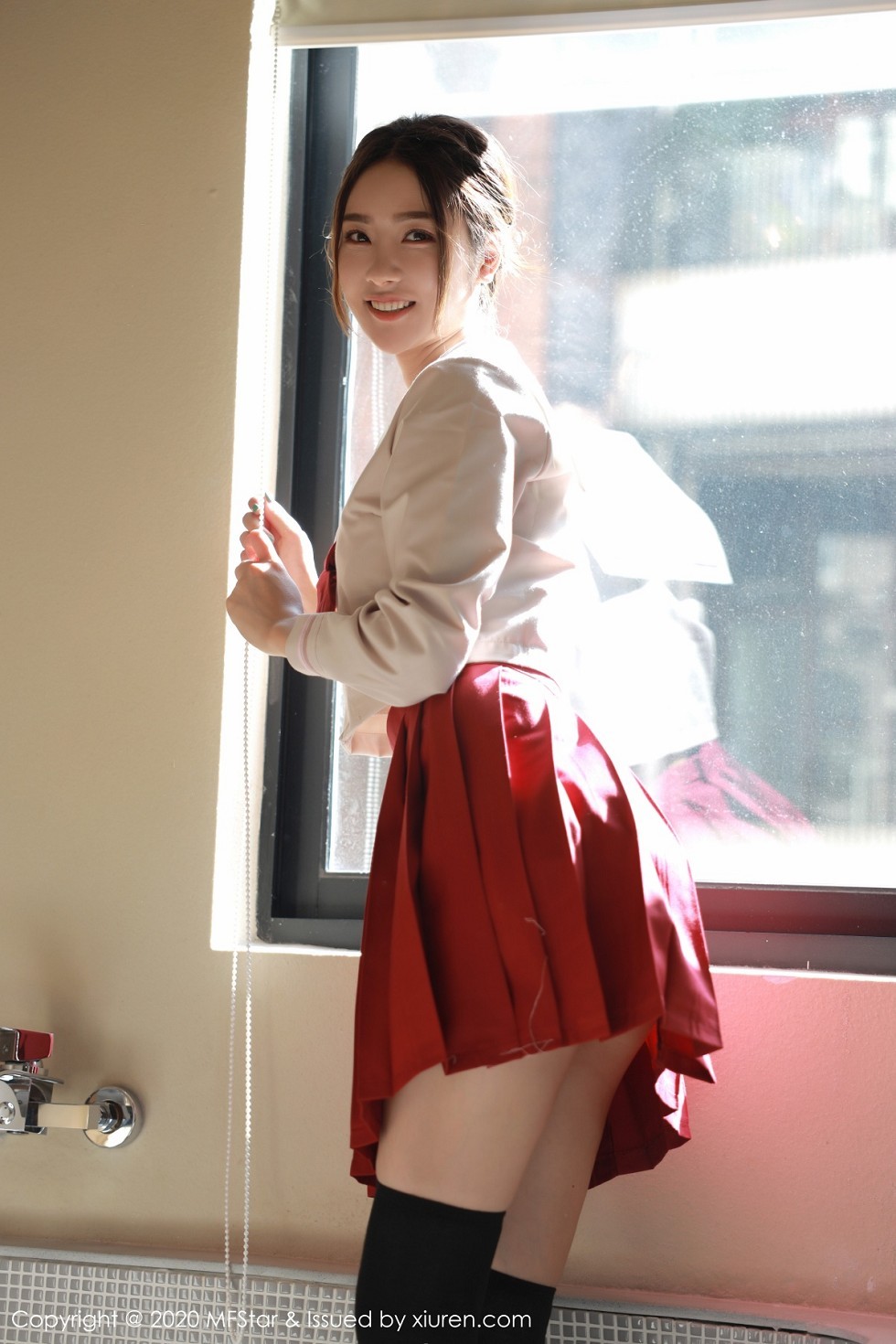 [MFStar模范学院]Vol.340_嫩模方子萱私房经典JK制服主题红短裙配黑丝袜性感写真61P