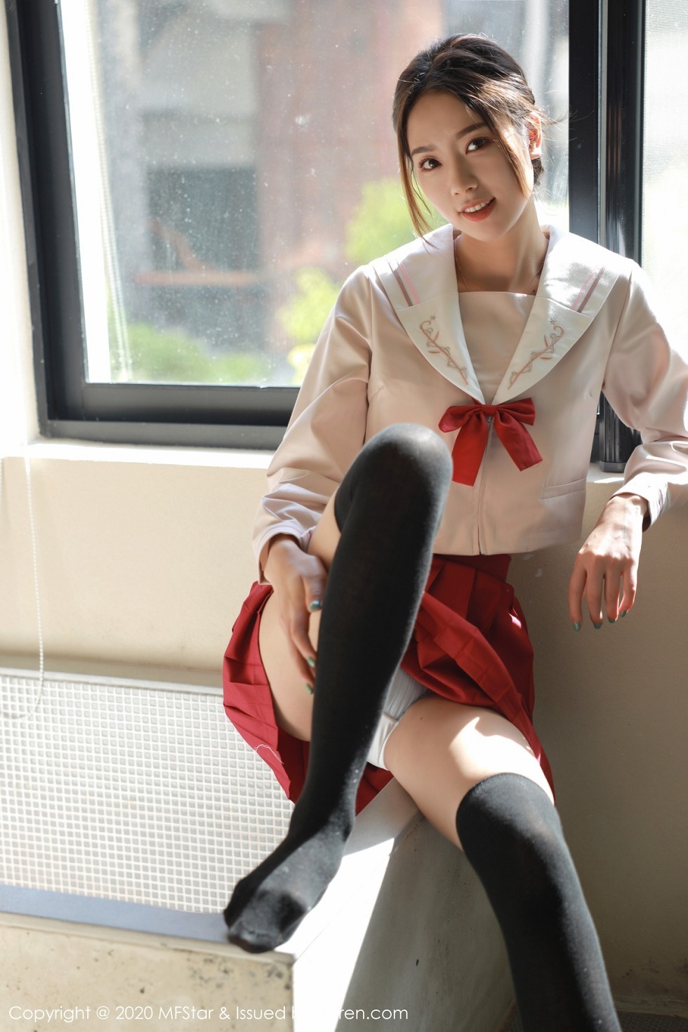 [MFStar模范学院]Vol.340_嫩模方子萱私房经典JK制服主题红短裙配黑丝袜性感写真61P
