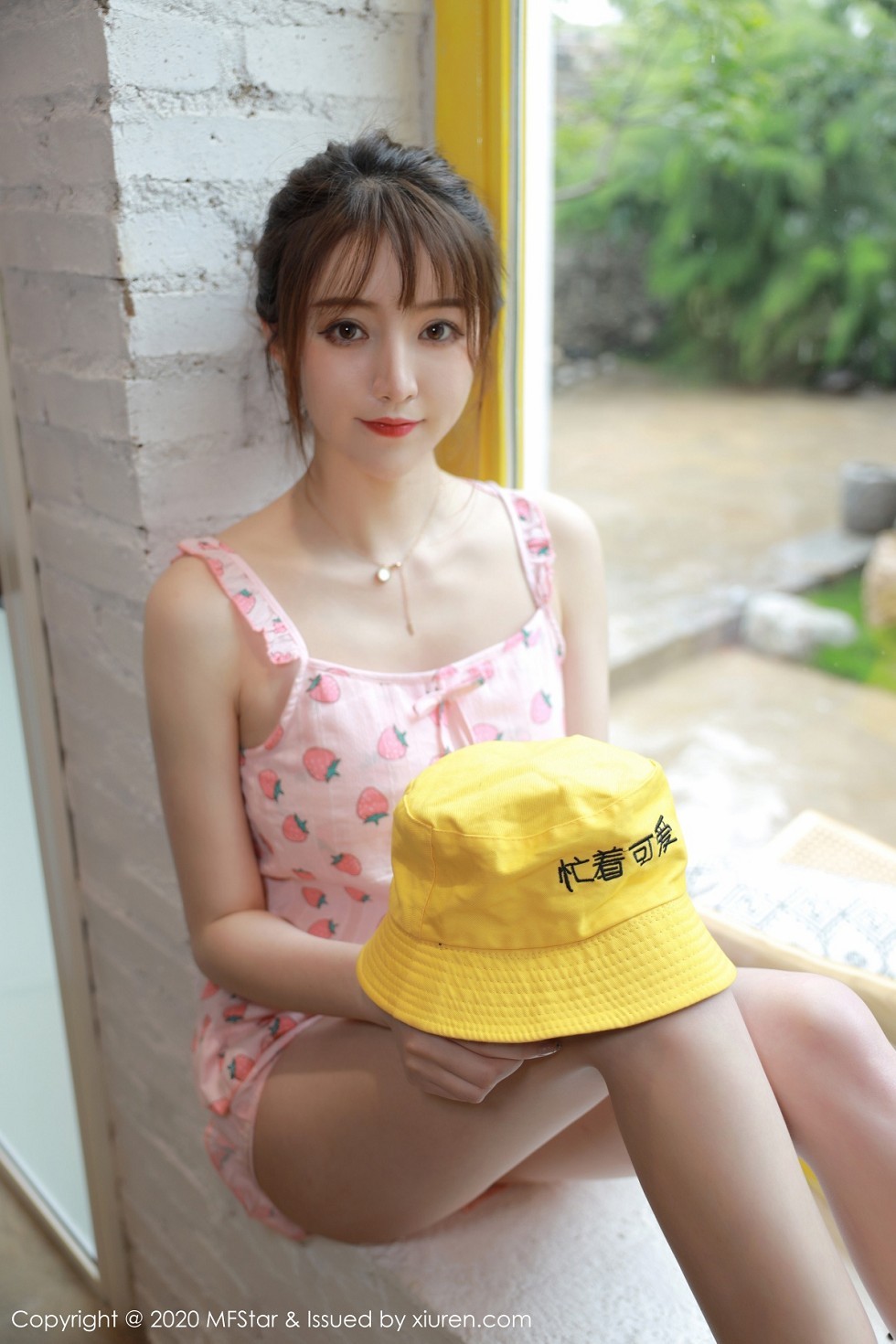 [MFStar模范学院]Vol.349_嫩模yoo优优大理旅拍私房粉色草莓睡衣妩媚动人写真50P
