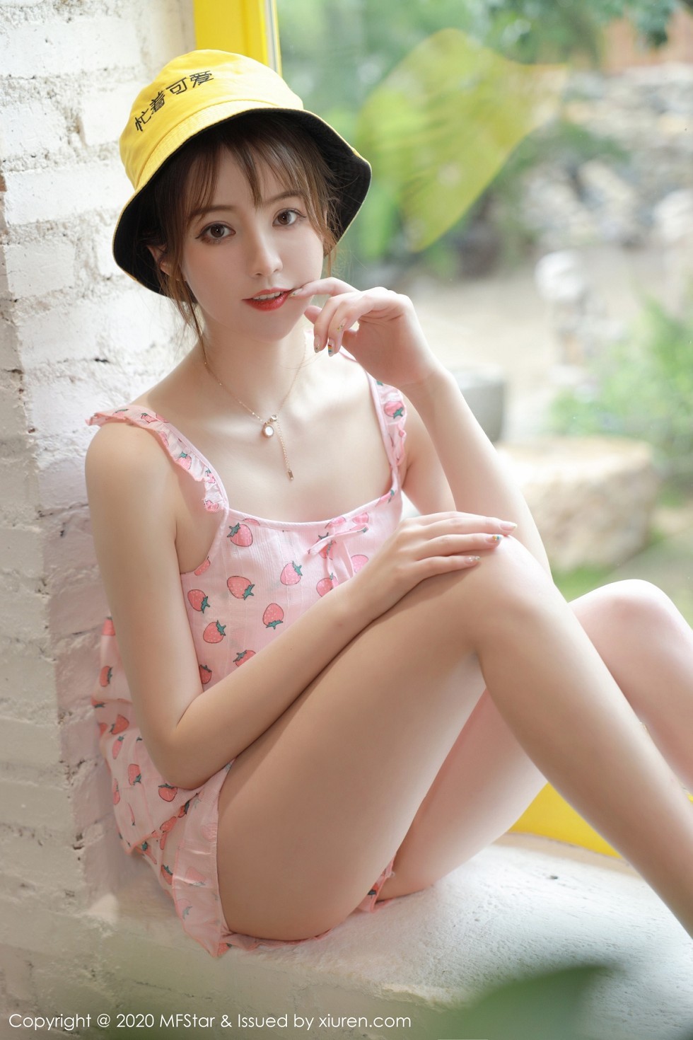 [MFStar模范学院]Vol.349_嫩模yoo优优大理旅拍私房粉色草莓睡衣妩媚动人写真50P