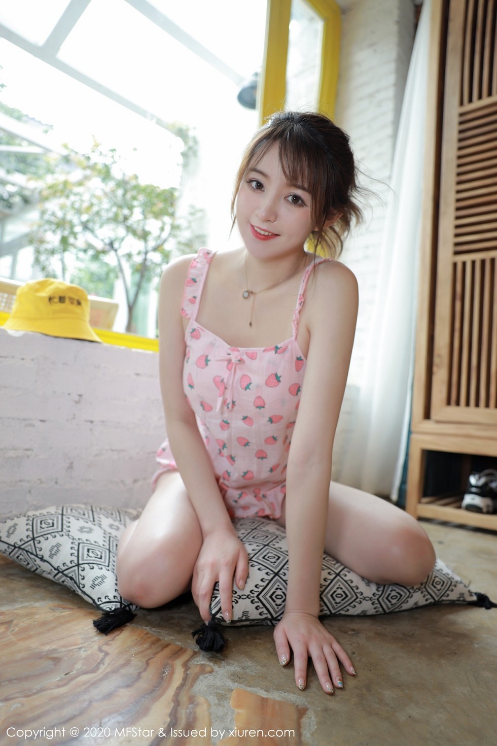 [MFStar模范学院]Vol.349_嫩模yoo优优大理旅拍私房粉色草莓睡衣妩媚动人写真50P