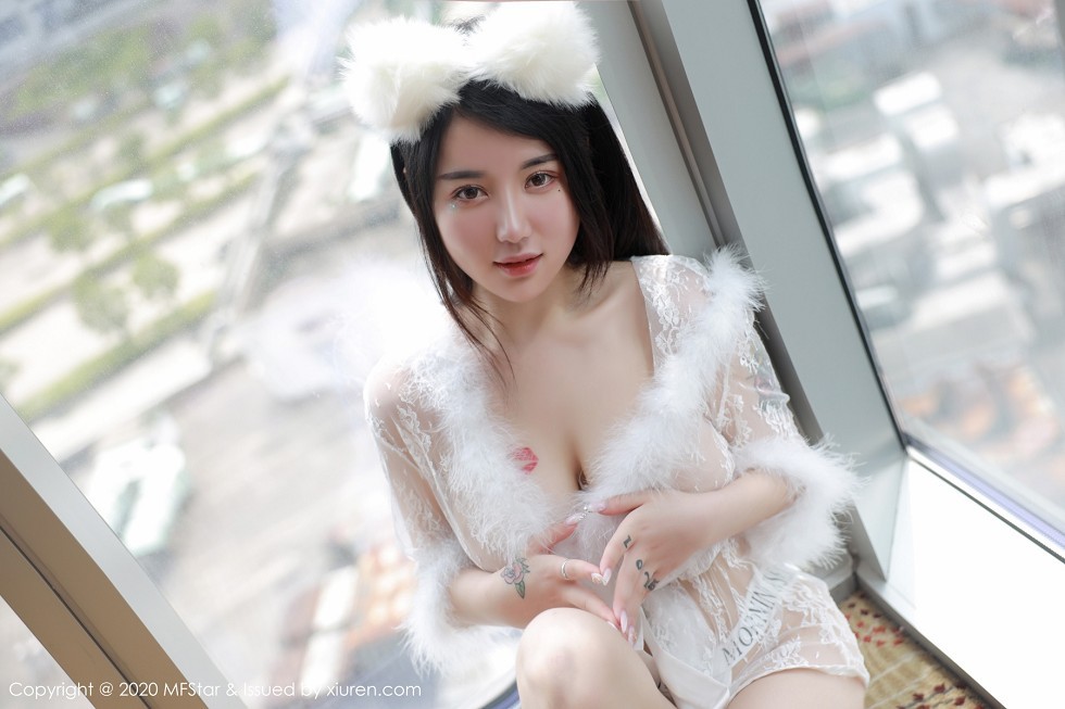 [MFStar模范学院]Vol.353_嫩模美七Mia私房猫耳制服露傲人豪乳遮点极致诱惑写真45P