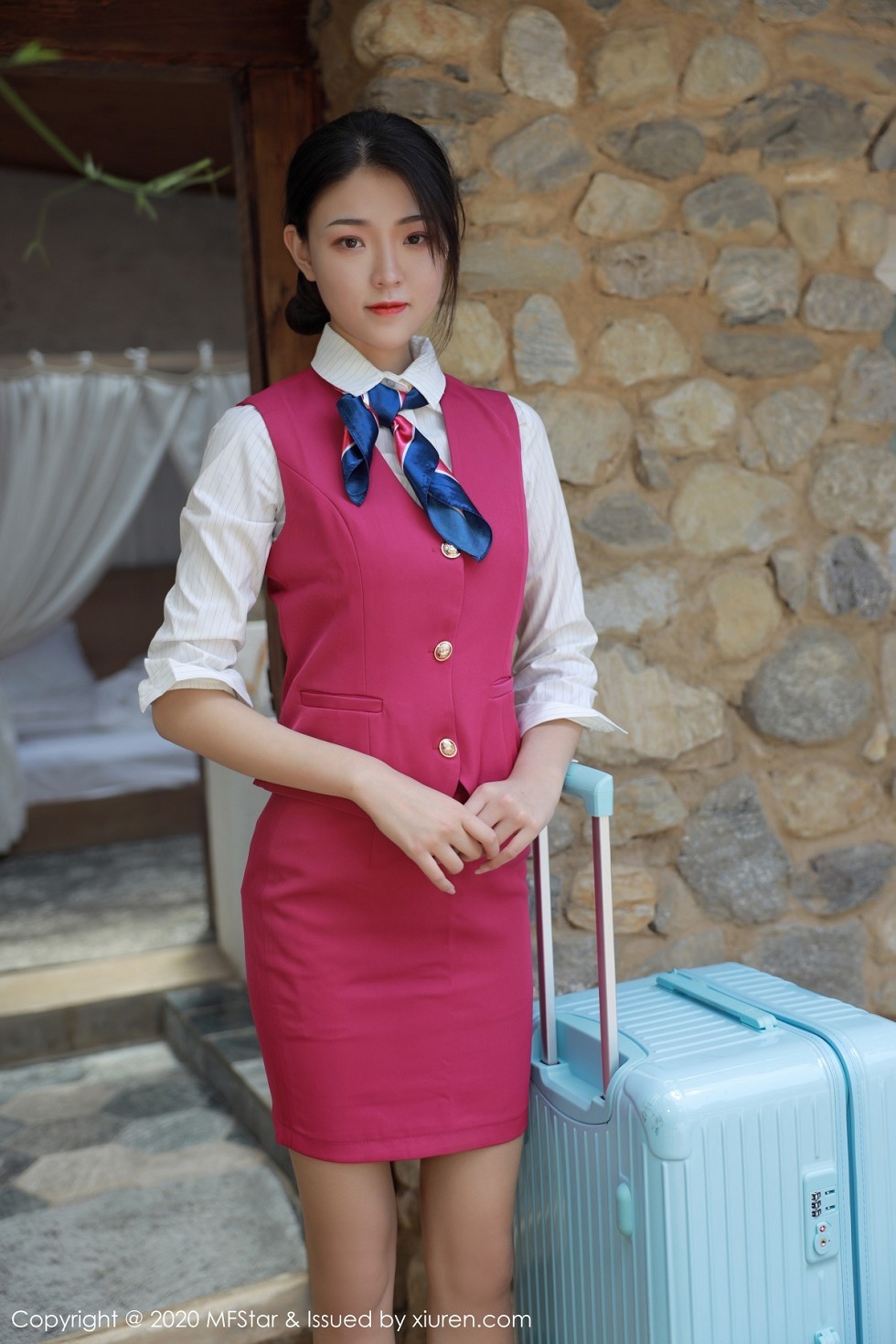 [MFStar模范学院]Vol.356_嫩模Laura苏雨彤大理旅拍性感空乘制服半脱撩人诱惑写真60P