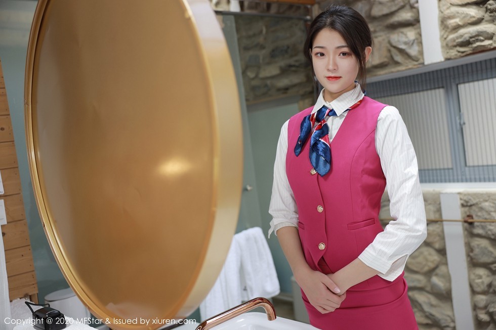 [MFStar模范学院]Vol.356_嫩模Laura苏雨彤大理旅拍性感空乘制服半脱撩人诱惑写真60P