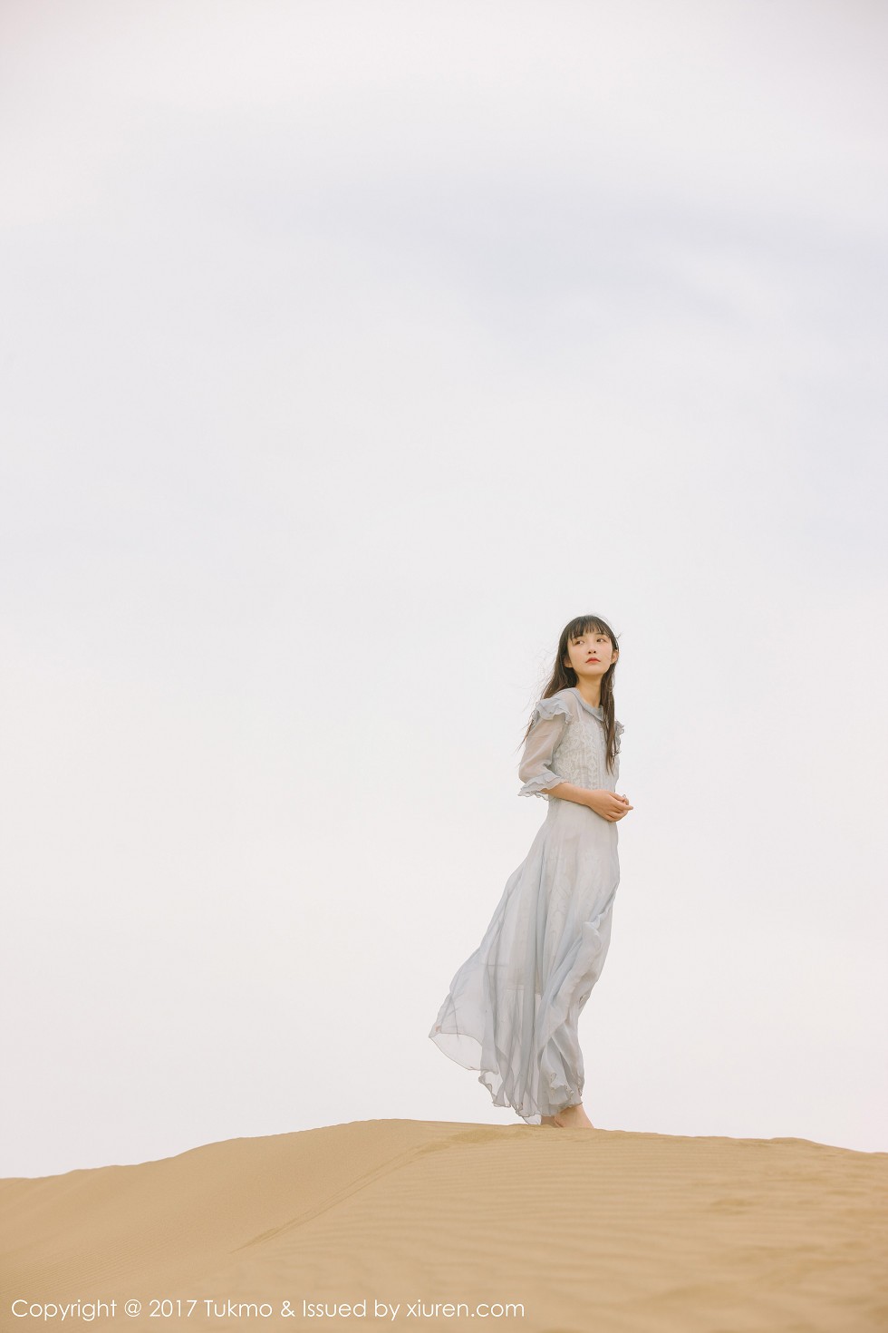 [Tukmo兔几盟]Vol.104_美女主播之应沙漠旅拍清新连身裙系列唯美迷人写真40P