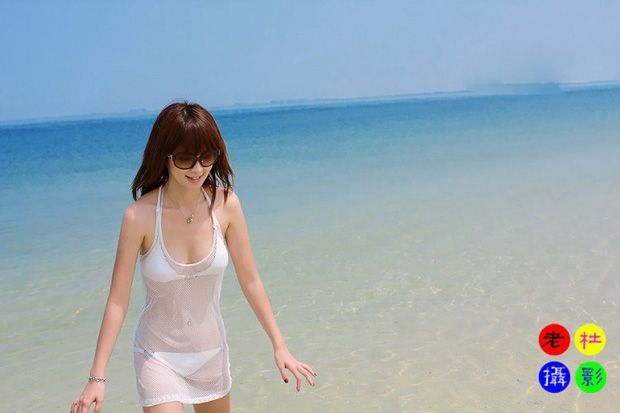 超丰满性感小美女 在海水里嬉戏(图4)