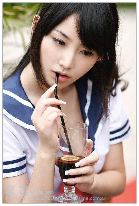 甜甜养眼mm学生制服写真(图6)