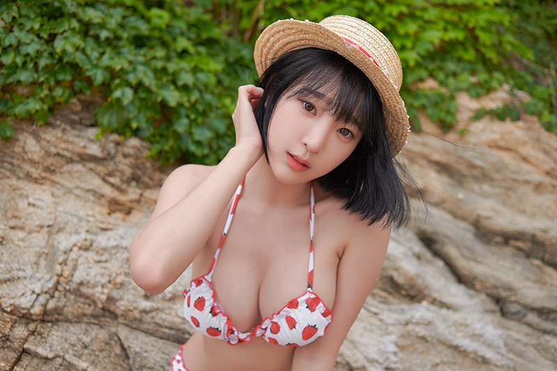 草莓小妹卿卿玉足酥胸等你一口吃掉(图29)