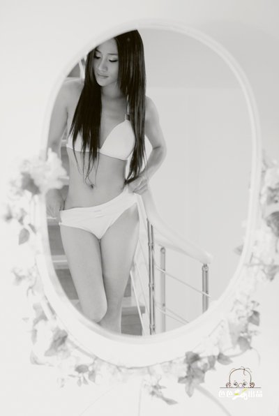 气质美女的性感私房写真(图9)