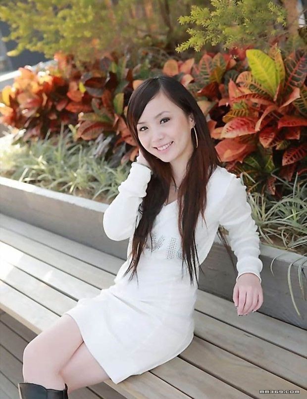 绝色长发美女清新写真(图4)