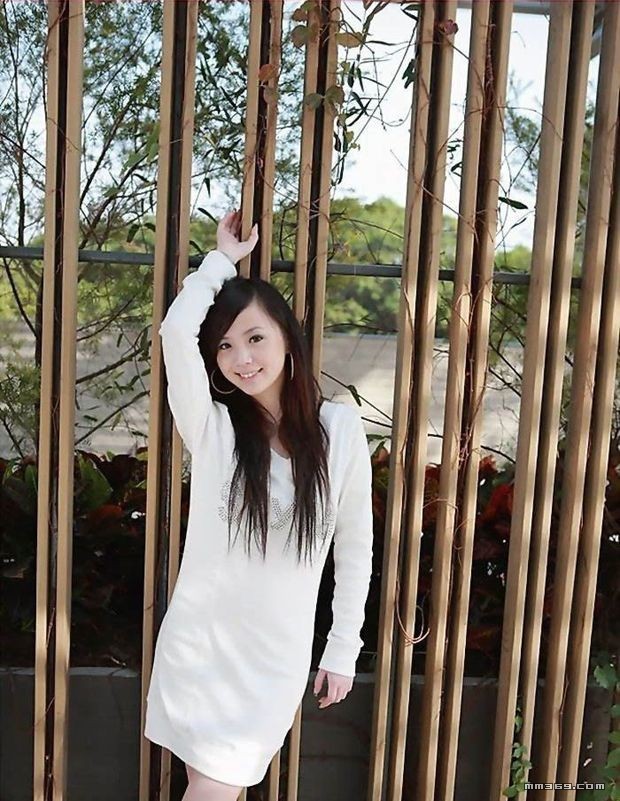 绝色长发美女清新写真(图6)