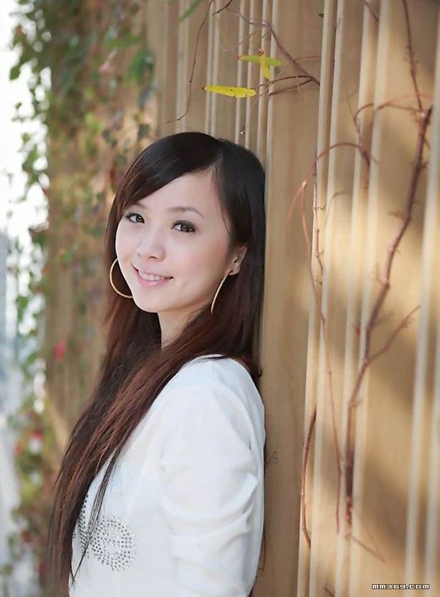 绝色长发美女清新写真(图7)