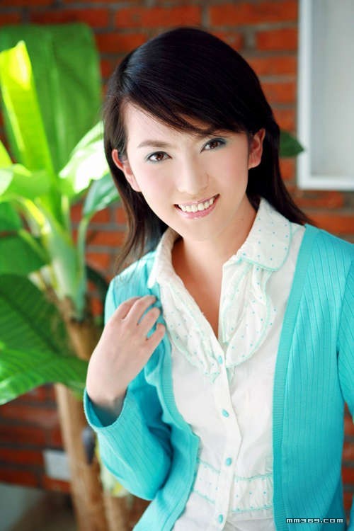 高雅靓丽的瓜子脸MM(图1)