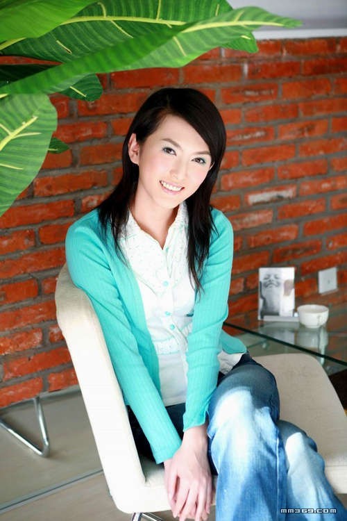 高雅靓丽的瓜子脸MM(图2)