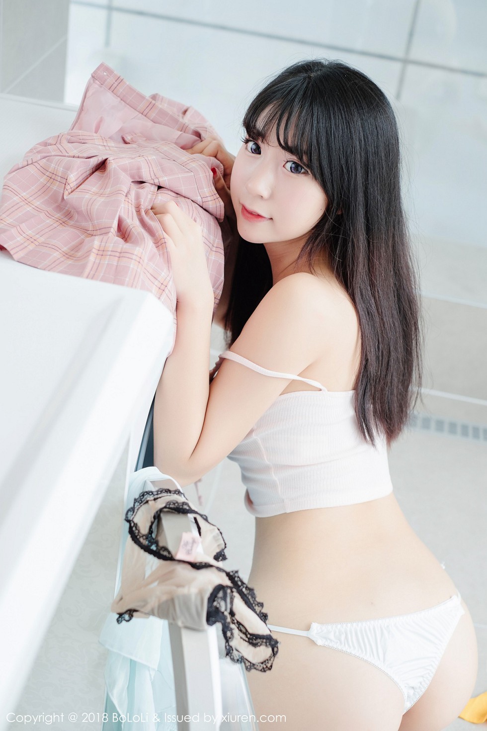 [BoLoli波萝社]Vol.119_美女主播猫九酱Sakura粉色吊带内衣+三点式内衣私房诱惑写真42P