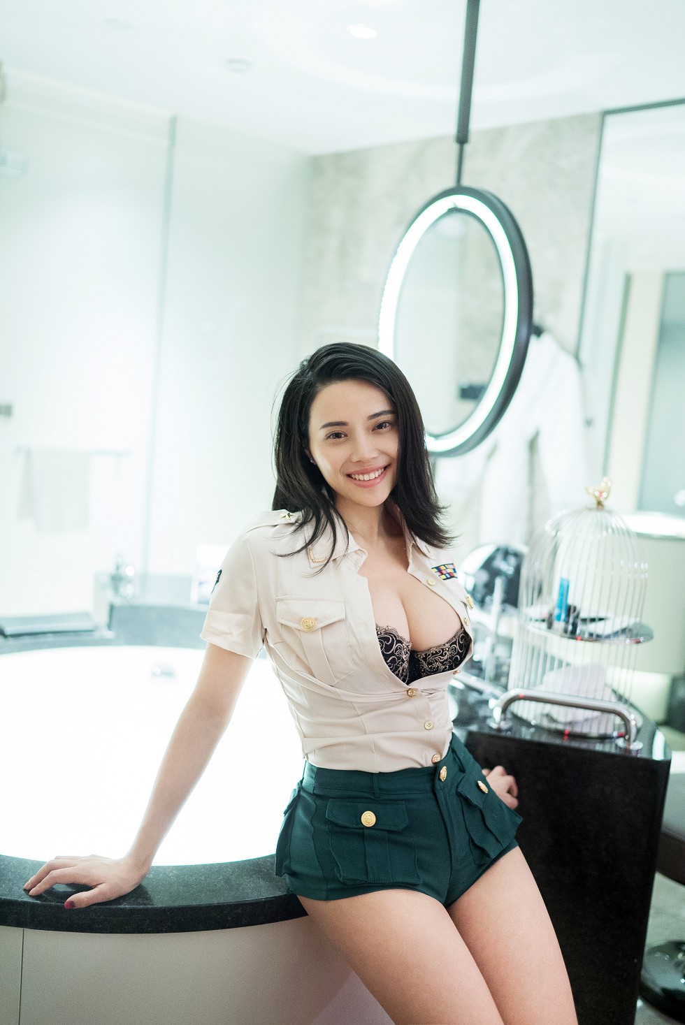 推女郎第74期_蜀女嫩模林萌萌笑容灿烂萌颜巨乳性感内衣写真30P