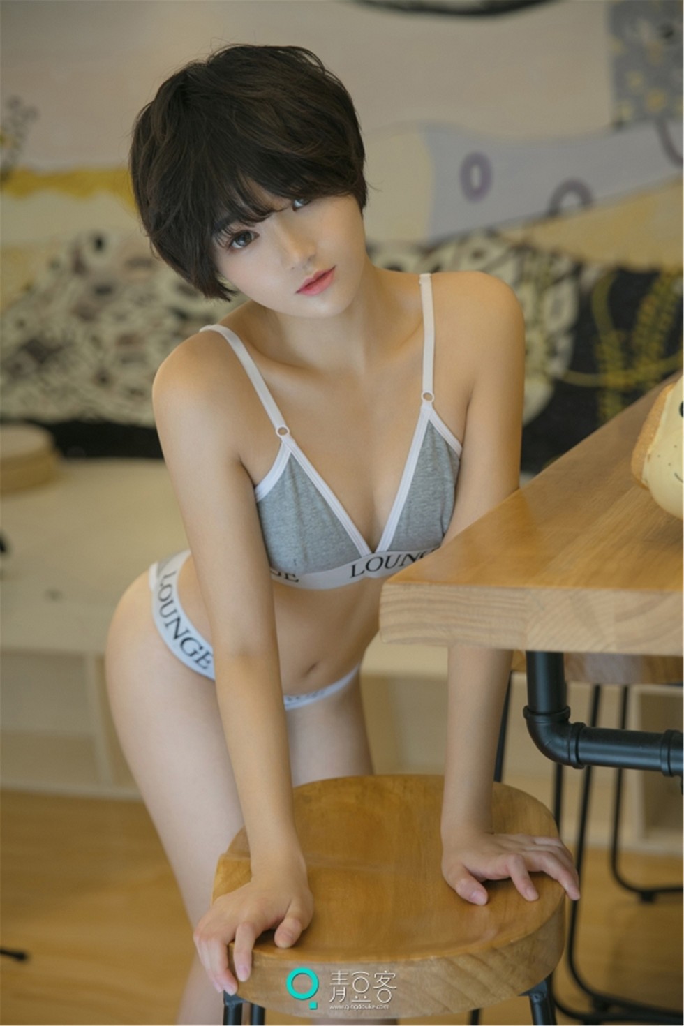 [青豆客Qingdouke]2017.10.06_短发嫩模悦爷居家性感比基尼秀完美身材迷人写真53P