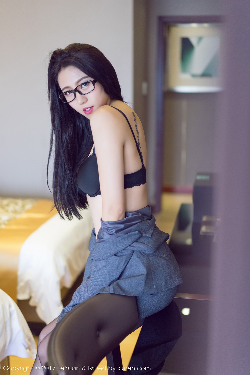 [LeYuan星乐园]Vol.044_高挑美女大熙职场OL蒙面黑丝+浴室湿身完美诱惑写真47P