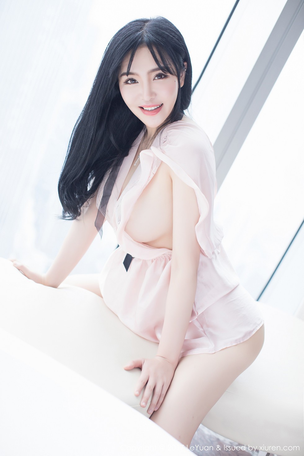 [LeYuan星乐园]Vol.046_女神刘钰儿居家粉红蕾丝睡裙真空秀傲人豪乳诱惑写真46P