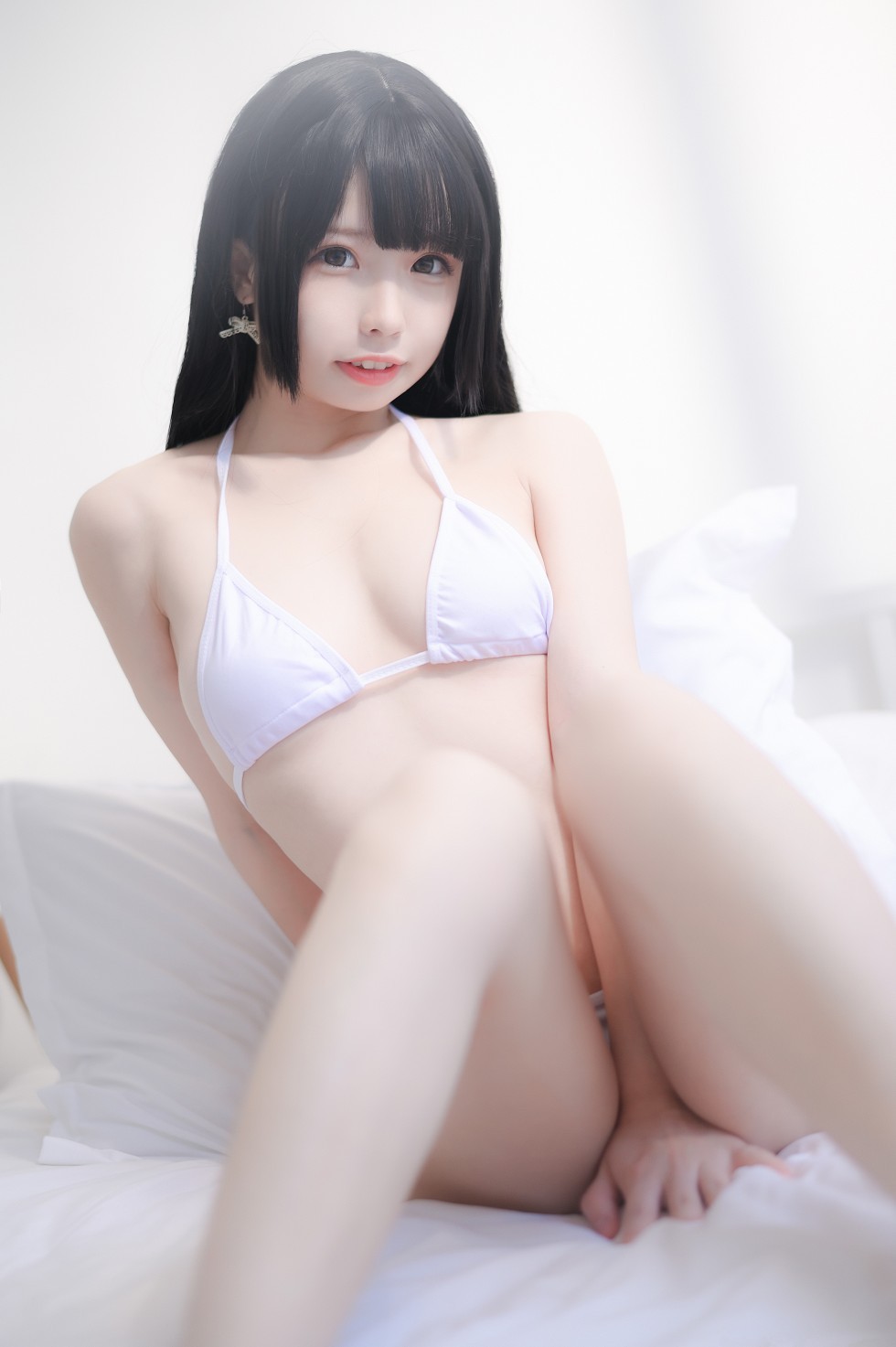 白色泳装美少女居家私房秀白嫩肌肤迷人诱惑写真31P