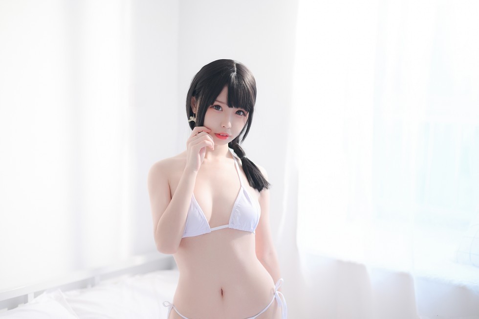 白色泳装美少女居家私房秀白嫩肌肤迷人诱惑写真31P