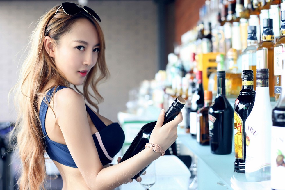 [UXING优星馆]Vol.024_草莓妹子齐逼牛仔热裤性感比基尼翘臀豪乳写真52P