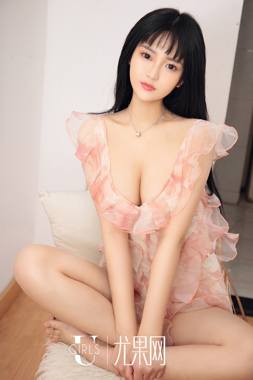 [Ugirls尤果网]U413_嫩模桃子清纯学生装+私房粉色睡衣秀完美身材豪乳诱惑写真65P