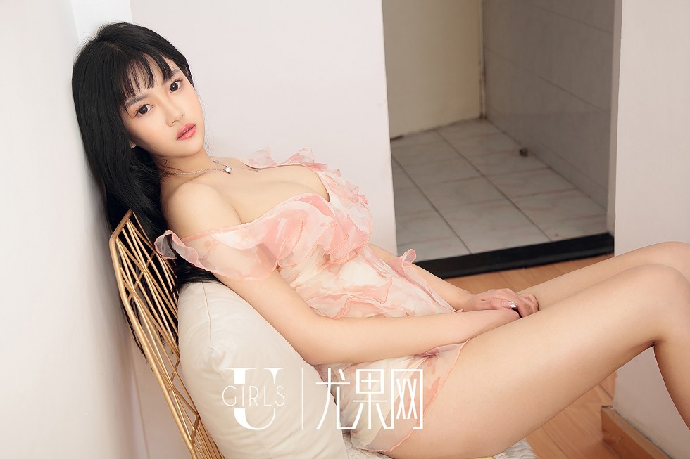 [Ugirls尤果网]U413_嫩模桃子清纯学生装+私房粉色睡衣秀完美身材豪乳诱惑写真65P