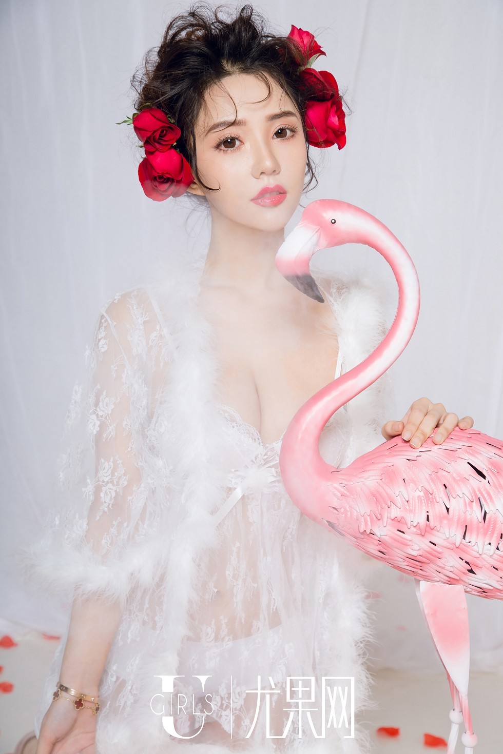 [Ugirls尤果网]U415_嫩模可欣情人节礼物性感红色内衣秀完美身材诱惑写真65P
