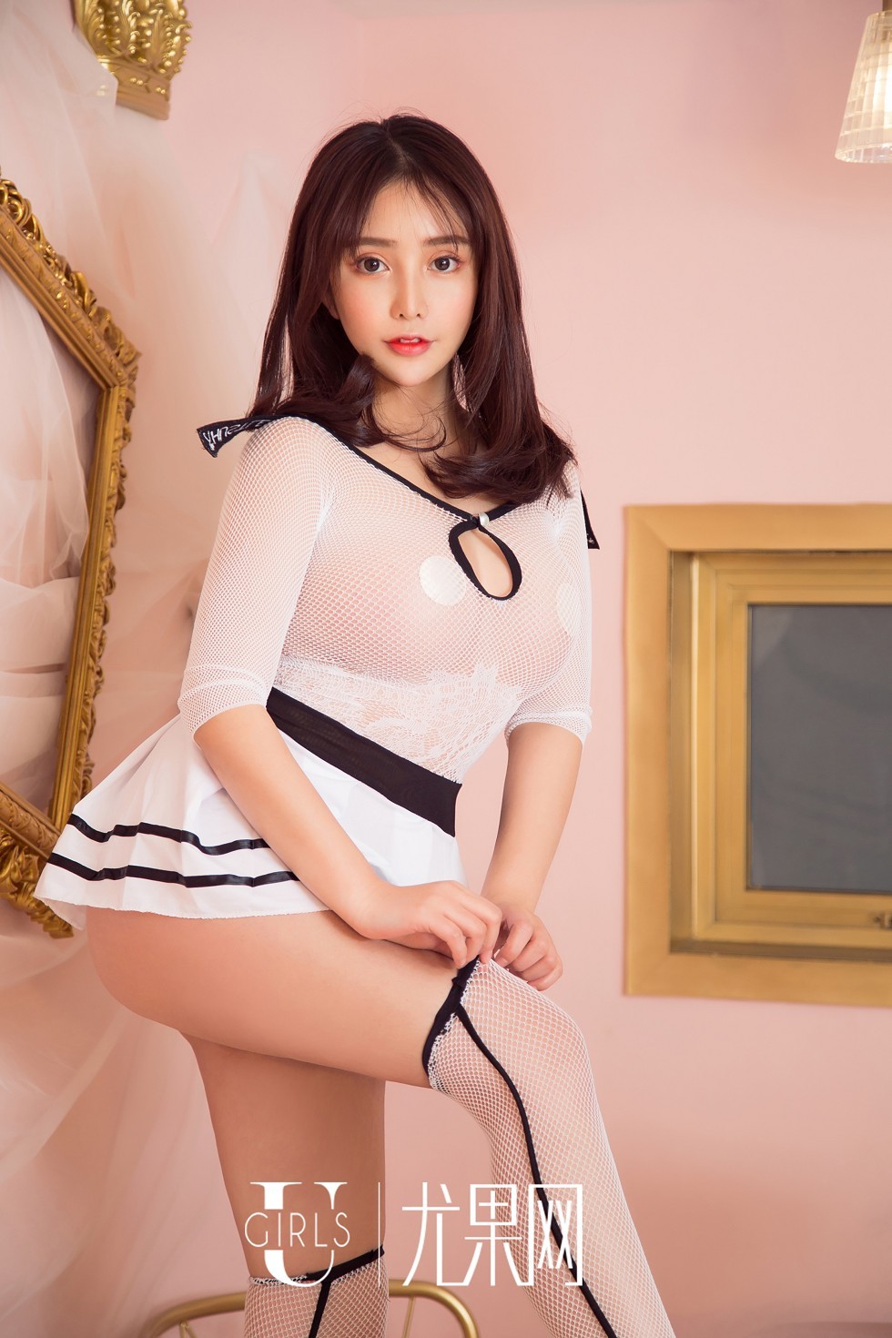 [Ugirls尤果网]U419_嫩模小喜私房白色缕空连身裙秀豪乳翘臀火辣诱惑写真65P