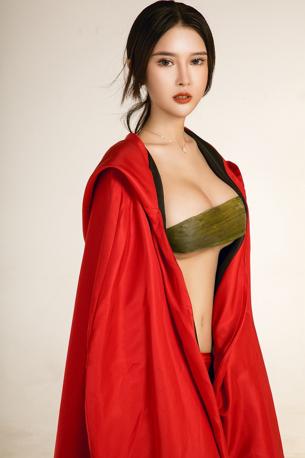 [Ugirls尤果网]T040_尤果网端午节福利青白衣2位女神真空露豪乳性感比拼写真60P