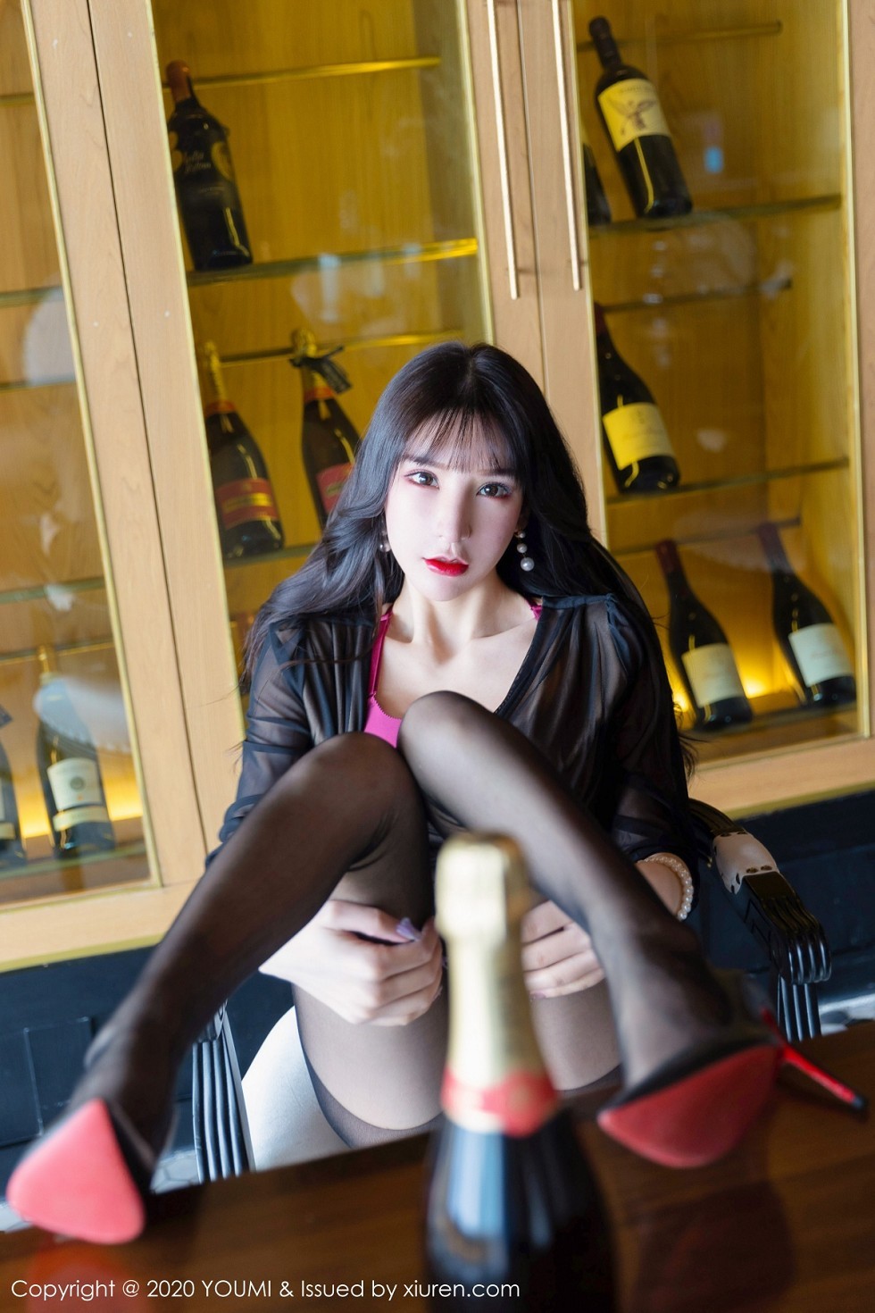 [YouMi尤蜜荟]Vol.482_女神周于希Sandy云南旅拍典雅礼裙半脱秀开档黑丝裤袜诱惑写真61P