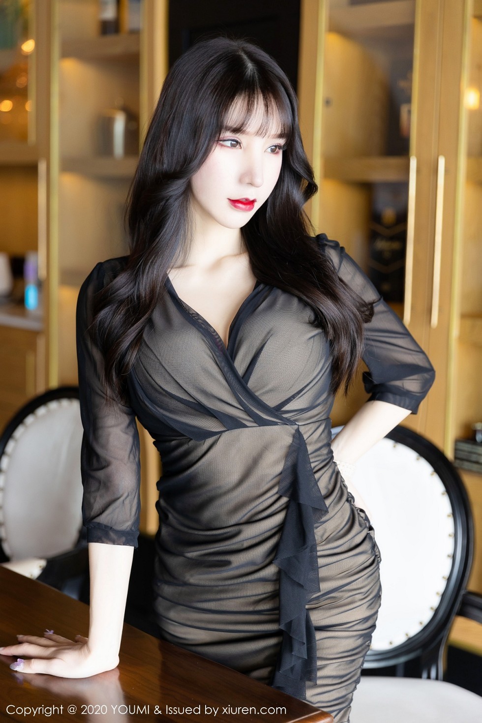 [YouMi尤蜜荟]Vol.482_女神周于希Sandy云南旅拍典雅礼裙半脱秀开档黑丝裤袜诱惑写真61P